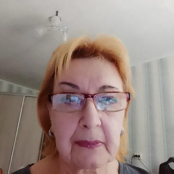 Оленька